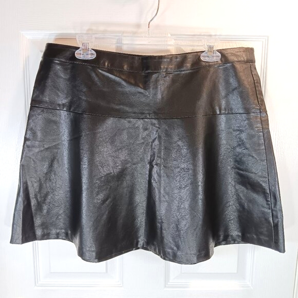 Plus Size 14 Reitmans Women's Black  Mini Skirt Flared Faux Leather Petite